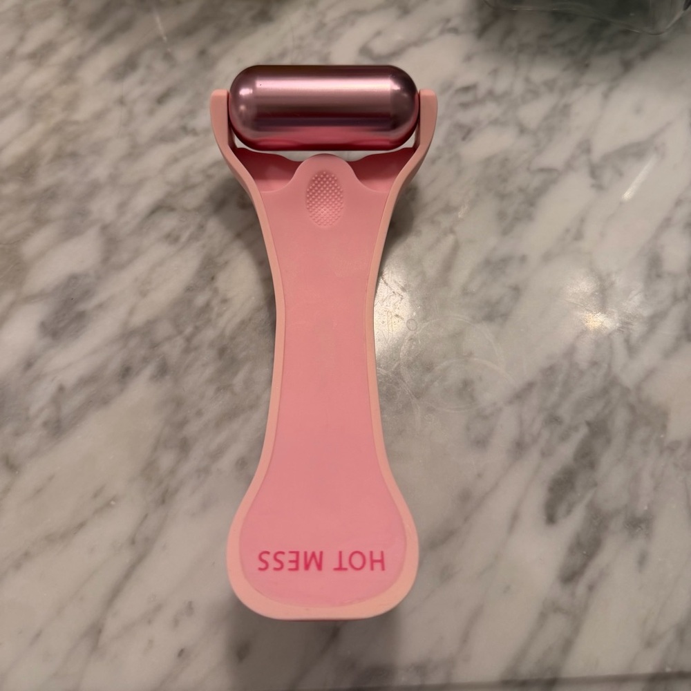 The Skinny Confidential - Hot Mess Ice Roller - Picture 8 of 11